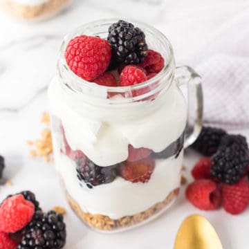 Breakfast Berry Yogurt Parfait – Ello