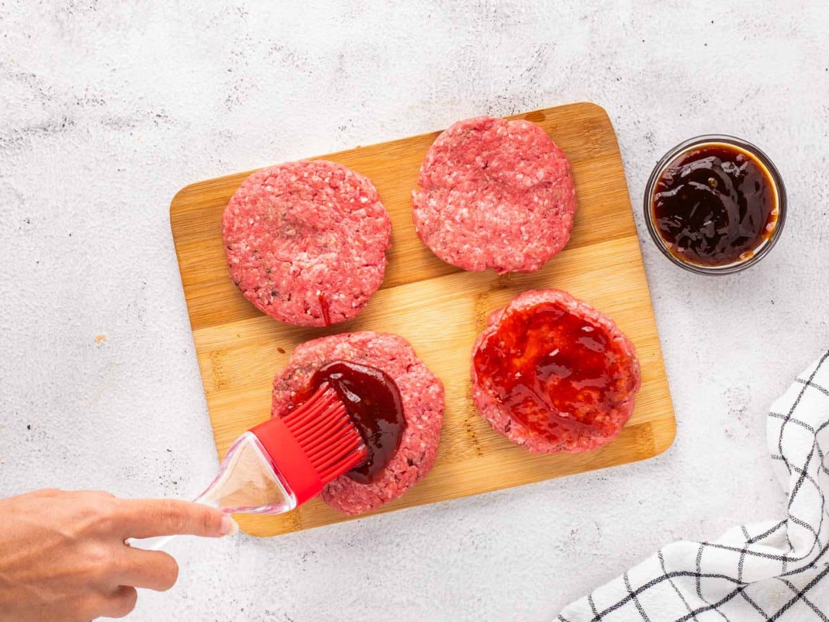 Silicone brush to put chili sauce on ground beef patties.