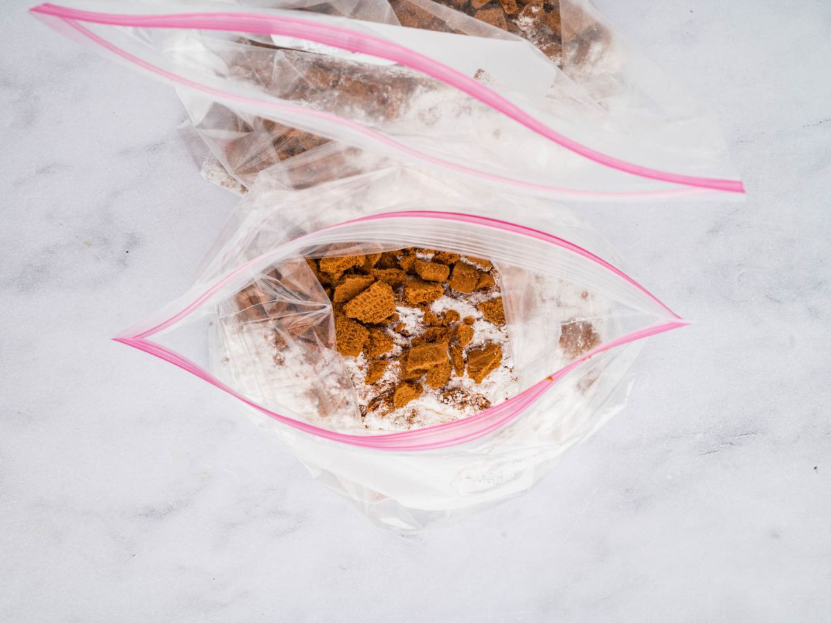 Biscoff cookies and powdered sugar divided between two ziplock bags.