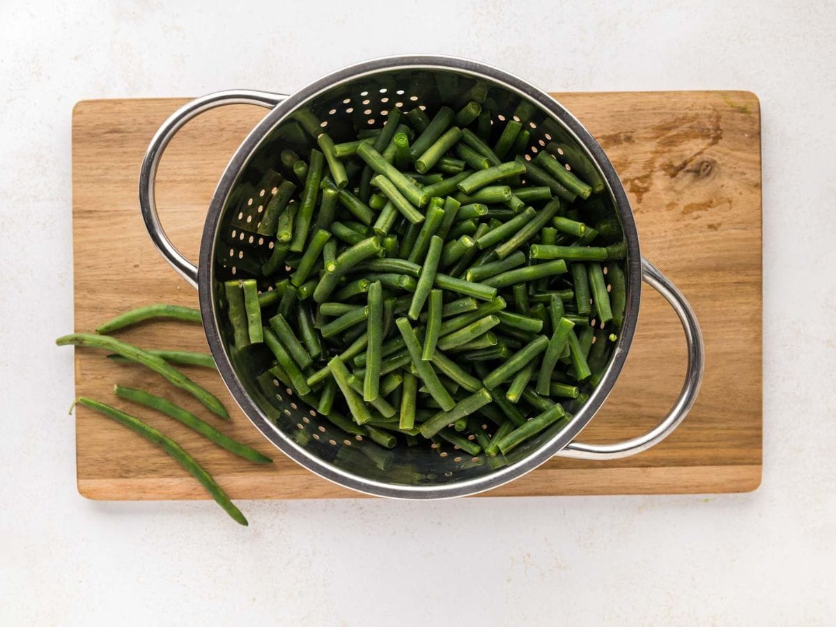 Fresh green beans in a colander.